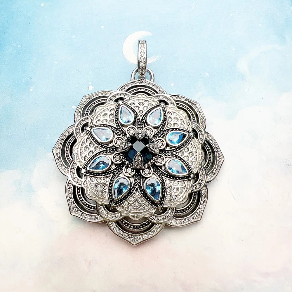 Lotusblüten-Anhänger aus 925er Sterlingsilber mit türkisfarbenen Ziersteinen