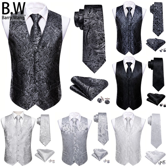 Herrenweste mit Paisley-Muster, dazu Krawatte und Einstecktuch im Set-Layout
