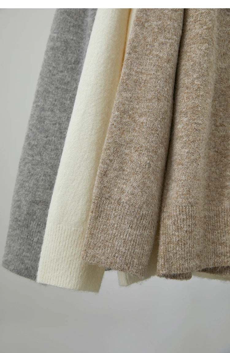 Damenpullover aus Strick im Saumdetail, beiger und grauer Stoff, lange Ärmel, meliert