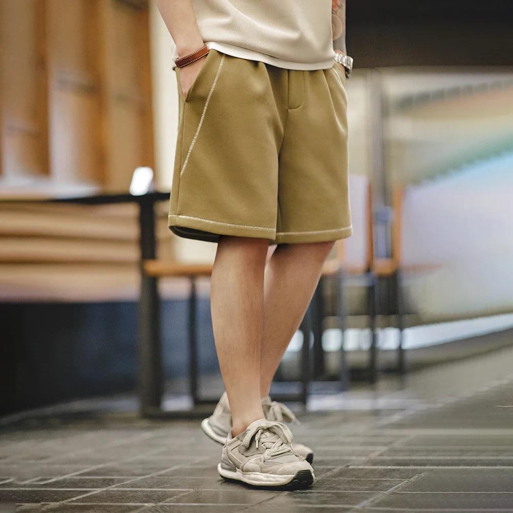 Herren Shorts in kontrastierenden Farben mit lässiger knielanger Passform
