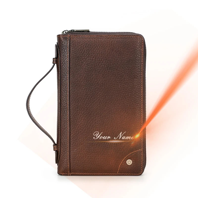 Braune Lederclutch mit personalisiertem Namensdruck, Reißverschluss