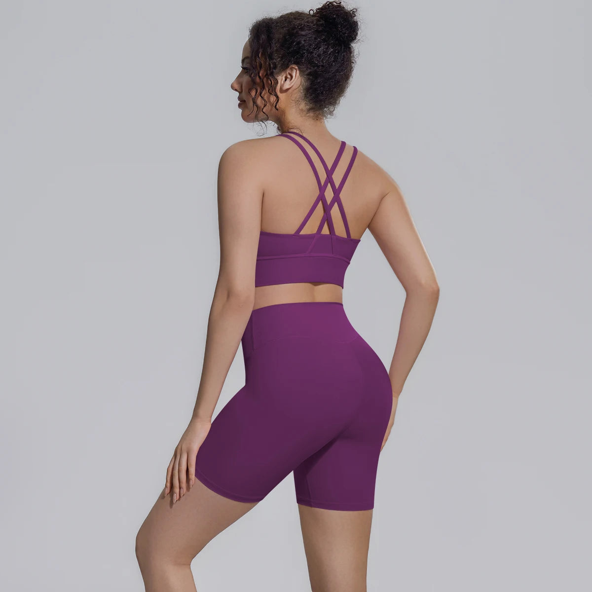 Damen-Yoga-Set: Sport-BH mit Rückenkreuz und Biker-Shorts, lila