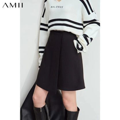 Asymmetrischer Damenrock, schwarzer hoher Bund, A-Linien-Form mit asymmetrischem Saum