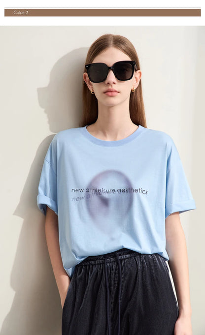 Damen T-Shirt im minimalistischen Stil mit gedrucktem Design und lässigen Ärmeln