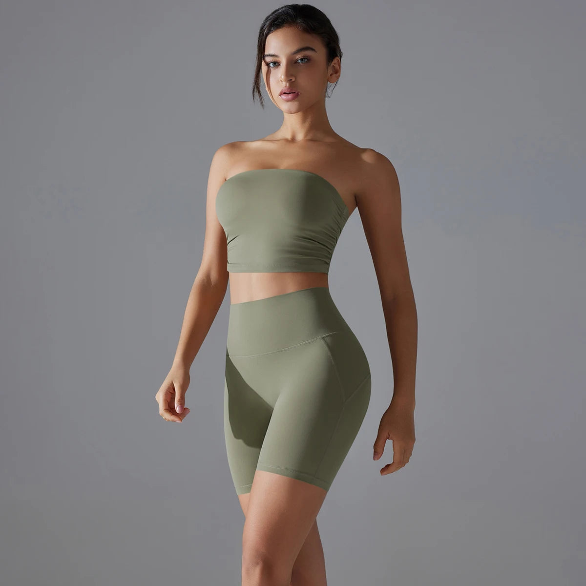 Sport-Shorts mit Push-up-Effekt, graugrün/oliv, hoher Bund, eng anliegend