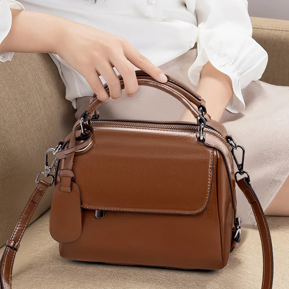 Damen Handtasche aus Spaltleder im Retro-Luxus-Design als Umhängetasche