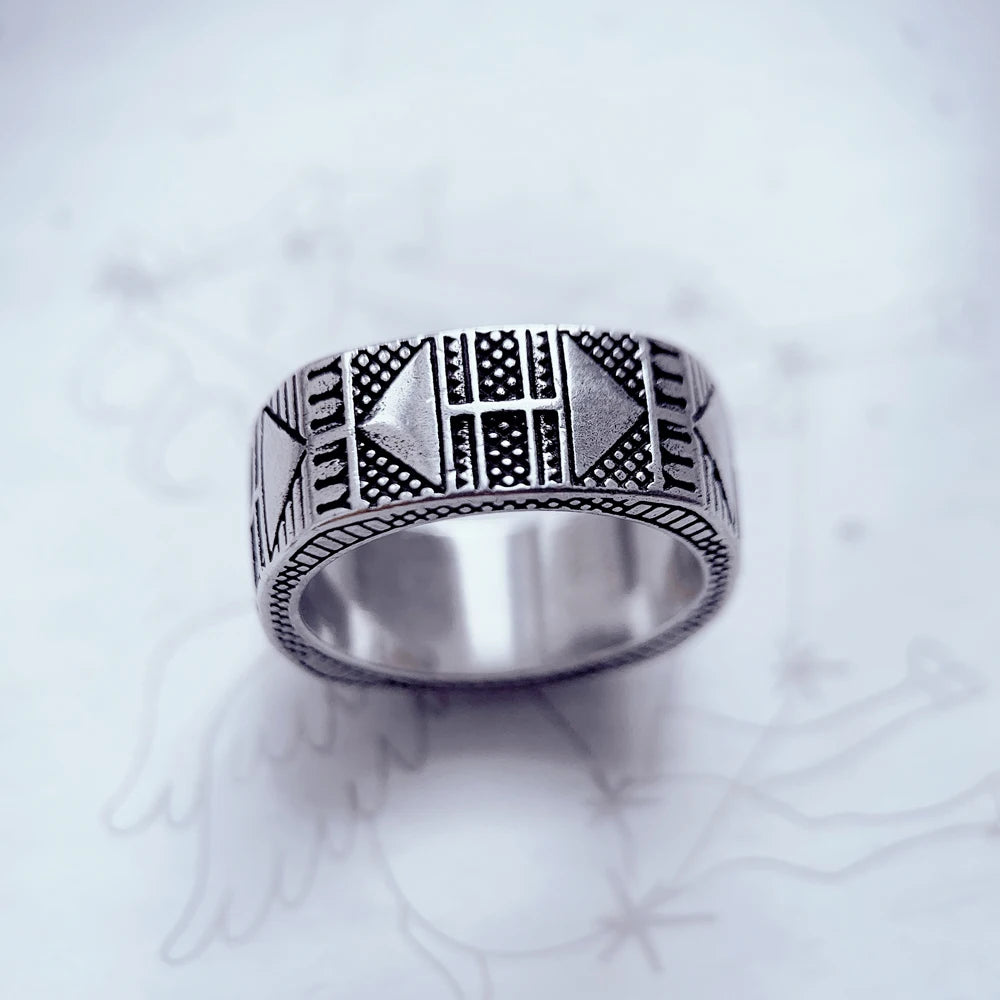 Rhodinierter 925-Sterlingsilberring mit breitem Band und geometrischem Ethno-Design
