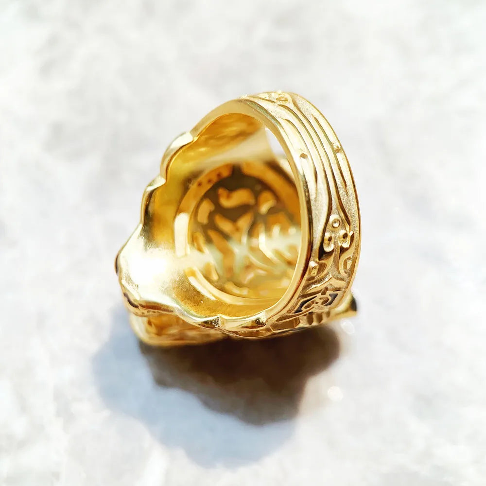 Tigerkopf-Ring in Gold, Innenansicht der Ringschiene