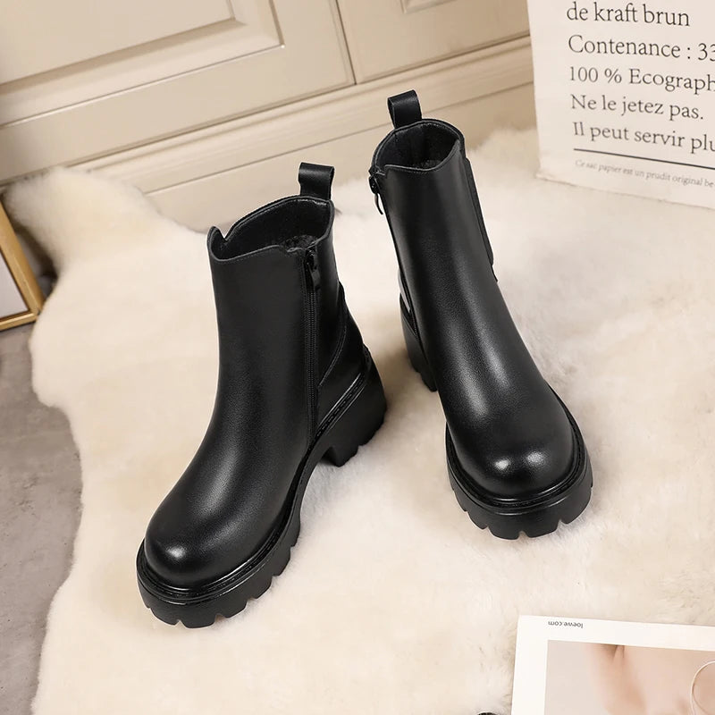 Schwarze Chelsea-Stiefeletten mit Blockabsatz, glattem Lederlook und elastischem Einsatz
