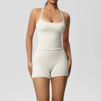 Elfenbeifarbenes nahtloses Yoga-Set mit Trägertop und kurzen Leggings-Shorts