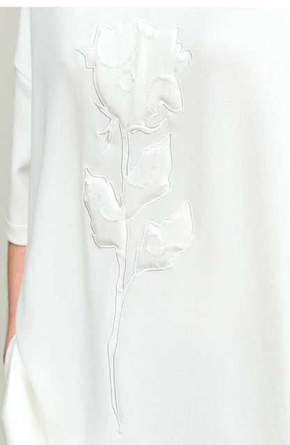 Damen T-Shirts im minimalistischen Stil mit Stickerei und O-Ausschnitt