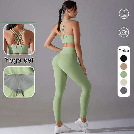Damen-Yoga-Set in Hellgrün: enges Top und Leggings, Rückansicht mit gekreuzten Trägern