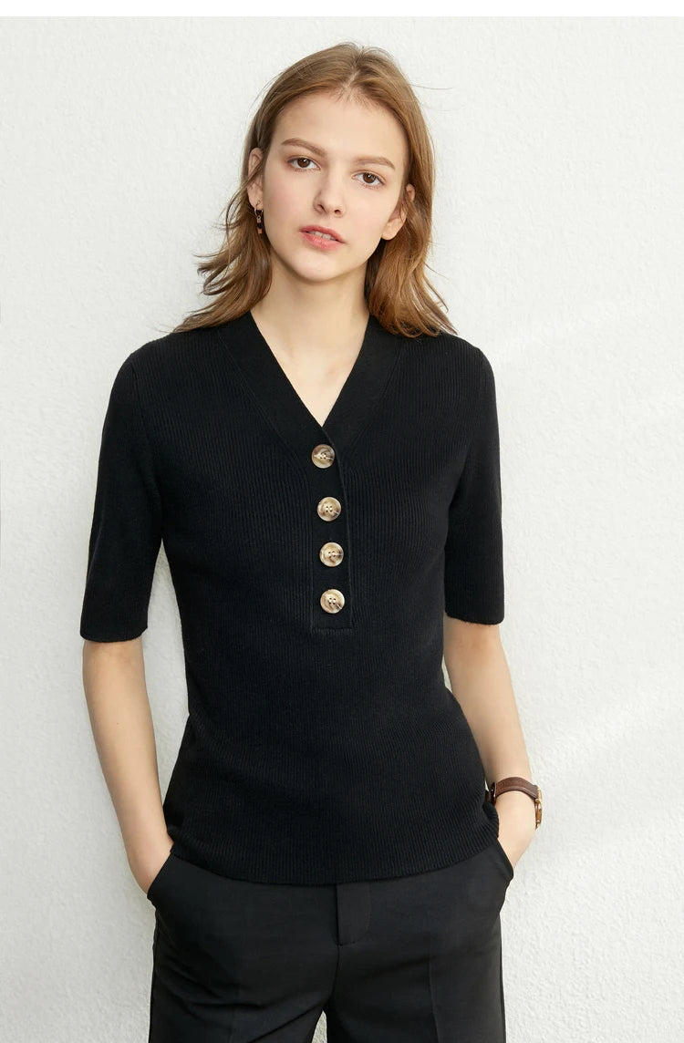 Damen T-Shirt im minimalistischen Stil mit V-Ausschnitt und halben Ärmeln