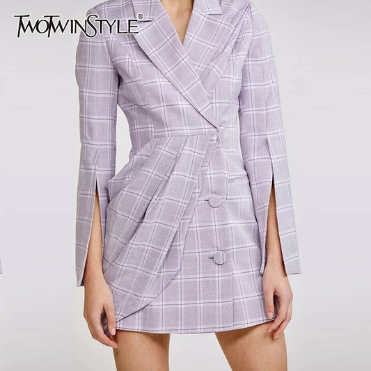 Zweiteiliges Damen-Set mit Pailletten, langärmligem Oberteil und gerade geschnittenen High-Waist-Hosen – eleganter Look für besondere Anlässe.