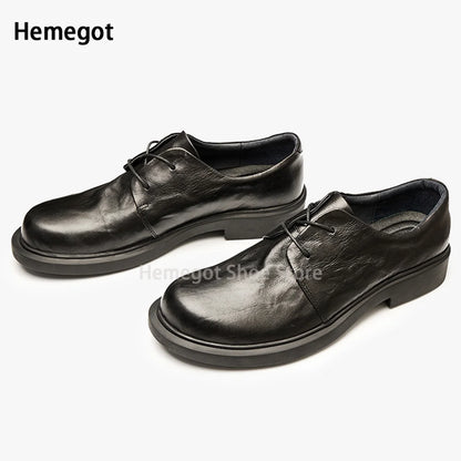 Schwarze Lederschnürschuhe mit Plateausohle und Schnürung