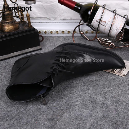 Schwarze Herren-Leder-Stiefeletten mit Schnürung und spitzer Zehenform, Vorderansicht