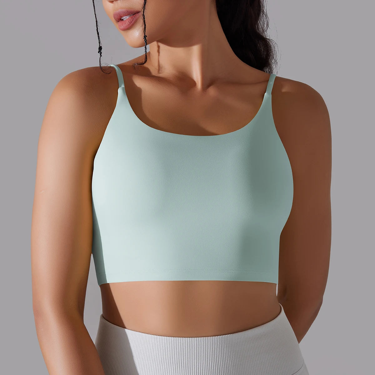 Sporttop mit fester Polsterung, Vorderansicht, helles Aqua