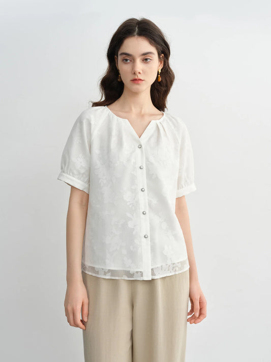 Kurzärmeliges Damen-T-Shirt im minimalistischen Stil mit Stickerei – vielseitig und modisch für den Sommer.