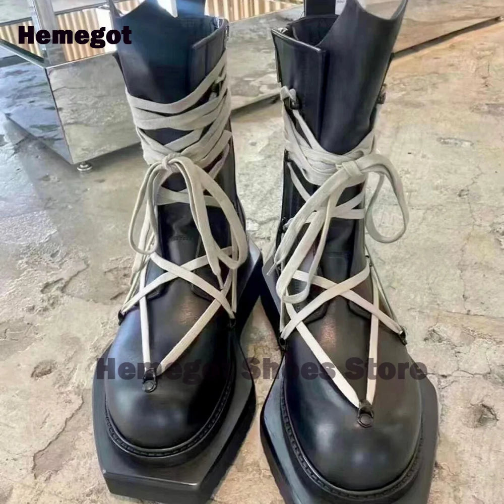 Zwei Herren-Schnürstiefeletten, hoher Schaft, runde Kappe, dicke Sohle, schwarze Optik, beige Schnürsenkel