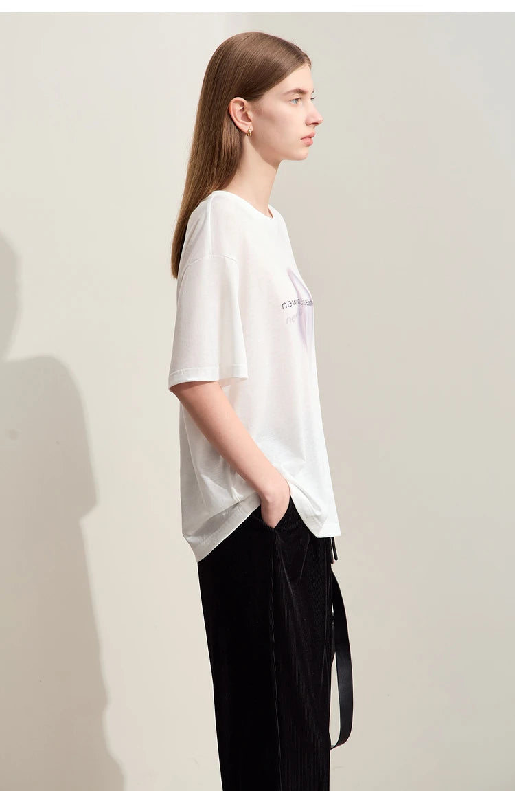 Damen T-Shirt im minimalistischen Stil mit gedrucktem Design und lässigen Ärmeln