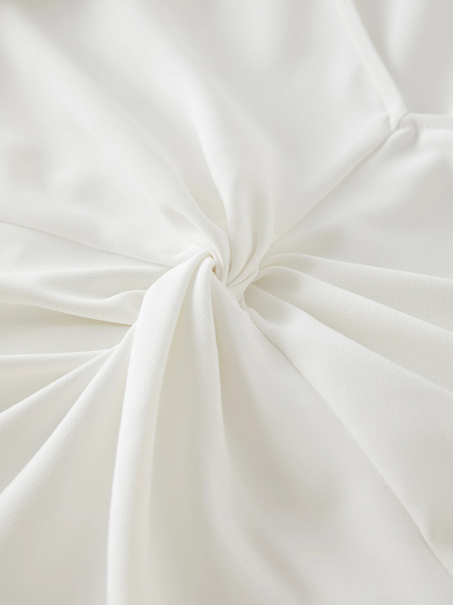 Kurzarm-Stricktop mit Puppenkragen für Damen in Plusgröße – modisch und elegant für den Sommer.