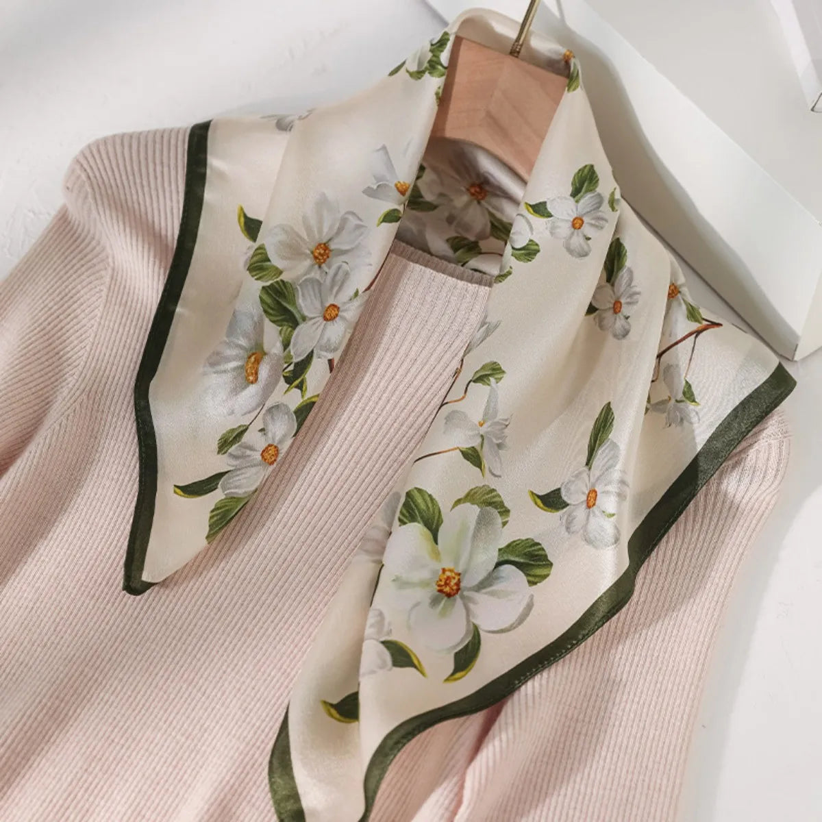 Damen Seidensatin Schal 53cm quadratisch Blumenprint Kopftuch Hijab Bandana