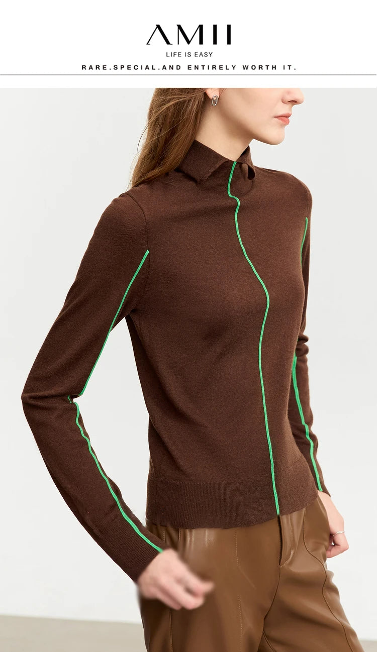 AMII Strickpullover braun mit Stehkragen und kontrastgrünen Konturnähten, schlanker Schnitt