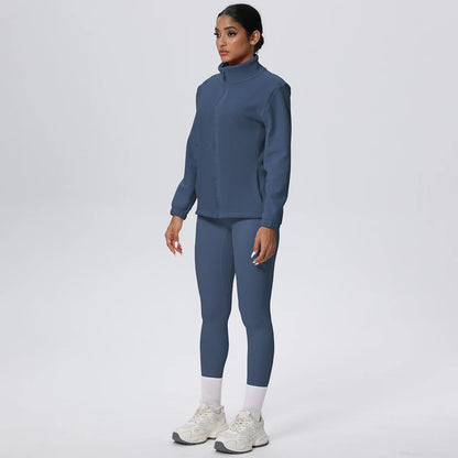 Damen Yoga-Set in dunkelblau: Zip-Jacke mit Reißverschluss und Leggings mit weißen Bündchen