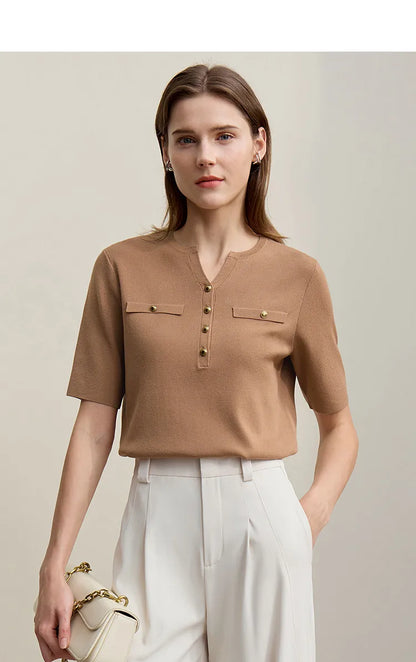 Kurzärmeliger Pullover mit Halbknopfleiste, brauner Stoff, Brusttaschen