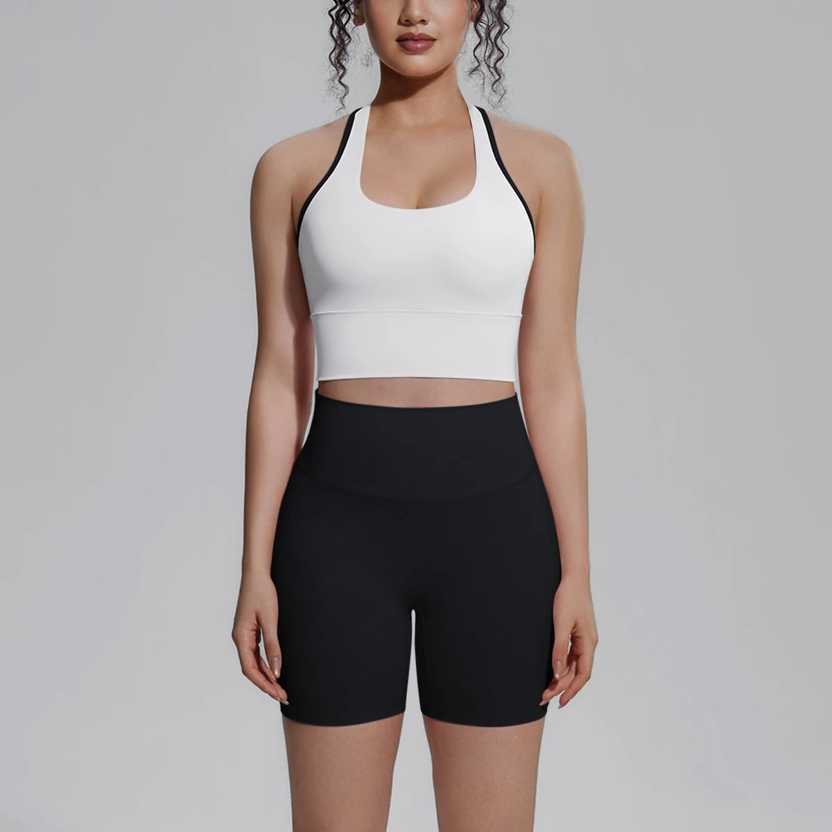 Yoga-Set für Damen mit Träger-Top und High-Waist-Shorts, weiß/schwarz, körpernah geschnitten