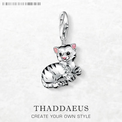 Silberner Charm-Anhänger aus 925 Sterling mit liegendem Katzenmotiv und Öse, vorne