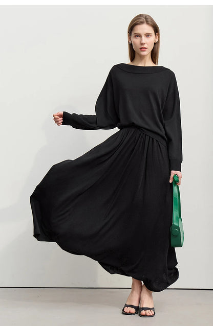 Schwarzer Damen-Strickpullover, schulterfrei mit weitem Ausschnitt und drapiertem Rocksaum