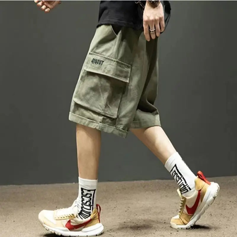 Locker sitzende Jogging-Shorts mit mehreren Taschen und doppelter Schicht für Sport und Freizeit im Freien