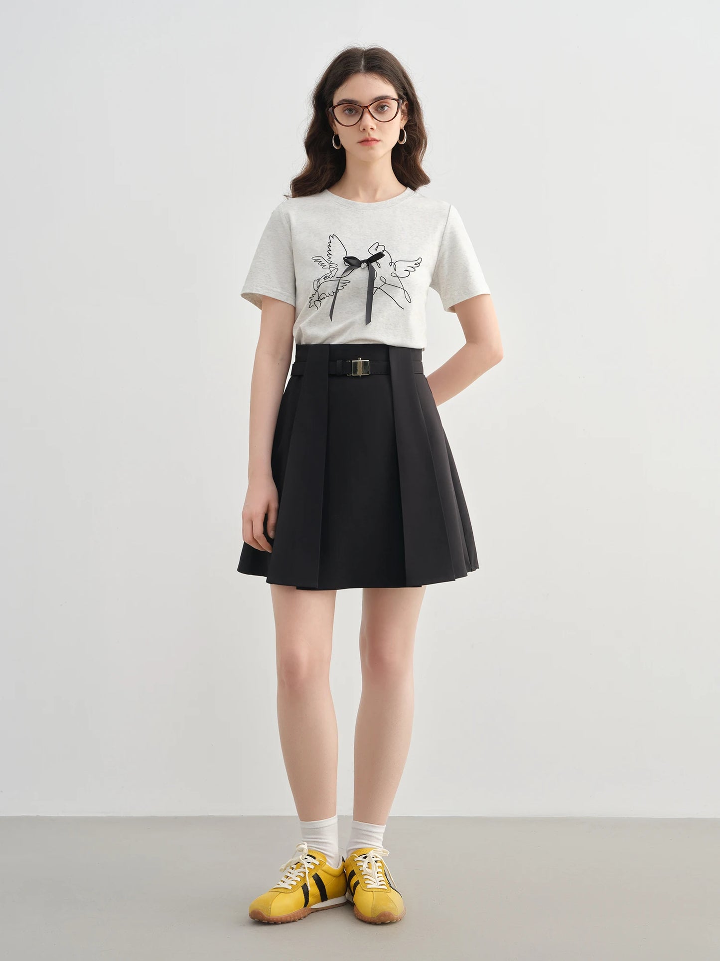 Plus Size Damen T-Shirt mit 3D-Schleife & Vogelmotiv – Sommerliches Kurzarmshirt mit abstraktem Print