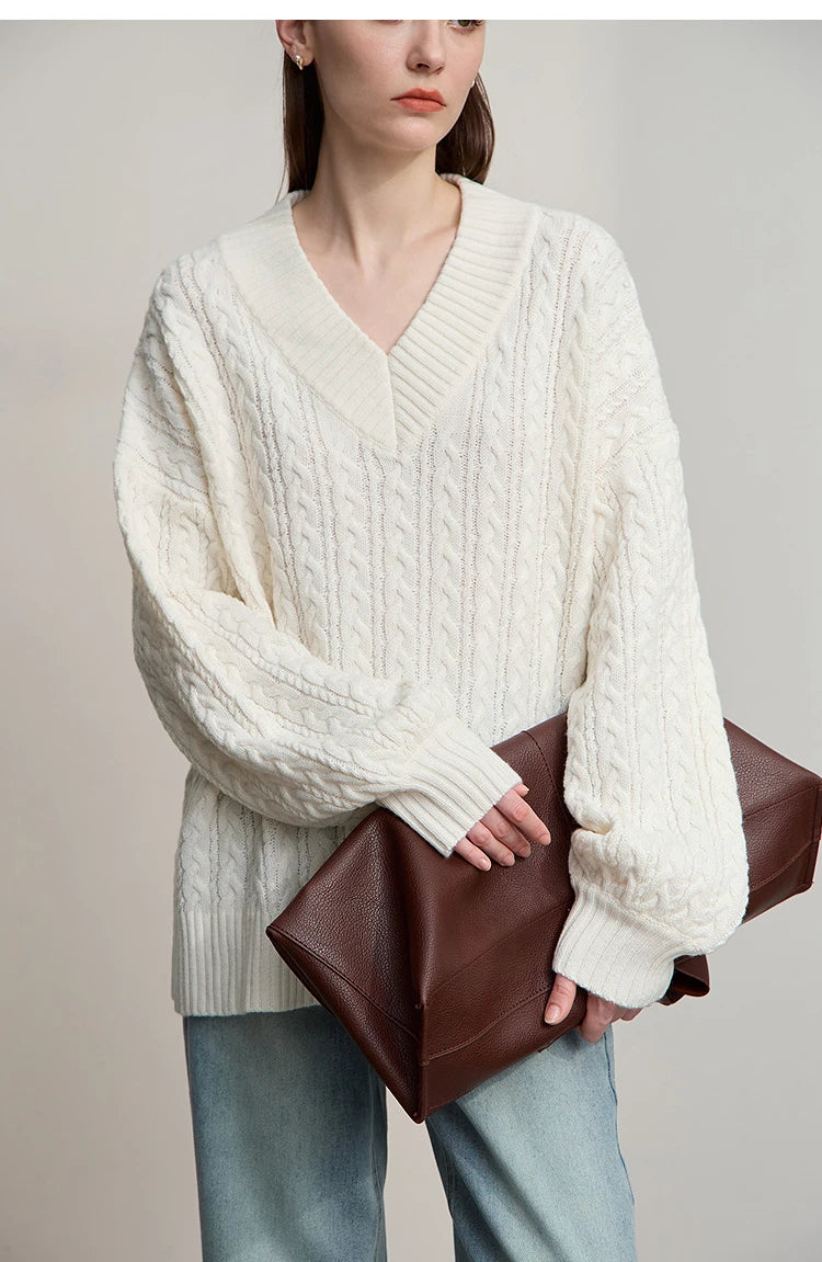 Damenpullover mit V-Ausschnitt in creme, Rippenstruktur am Ärmel und Rumpf