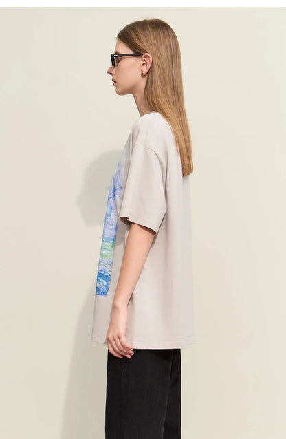 Damen T-Shirt im Minimalismus-Stil mit Kunstöl-Farbdruck für den Sommer