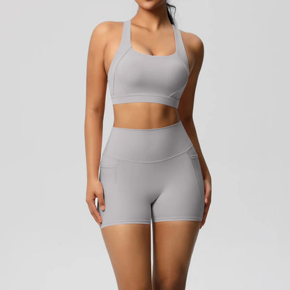 Damen-Yogaset in Rot: Sport-BH mit breiten Trägern und taillierte Shorts