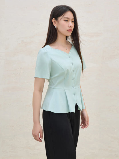 Elastisches Damen-Strickshirt in Übergröße mit kurzen Ärmeln – stilvoll und ideal für den Sommer.