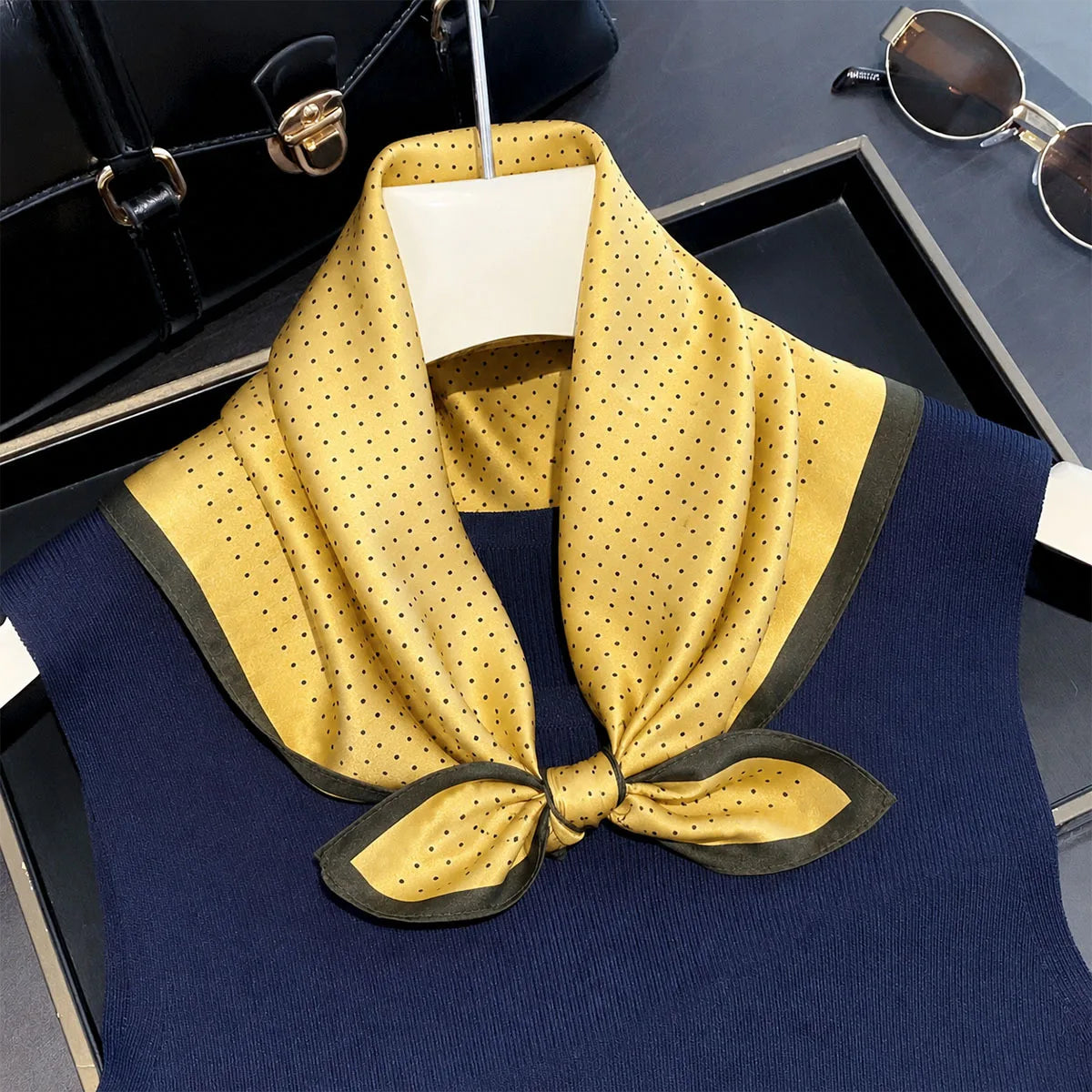 Damen Seidenschal gepunktet quadratisch Kopftuch Hijab Bandana Pashmina D
