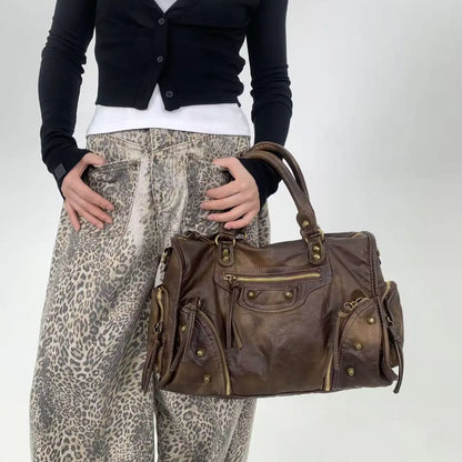Damen-Schultertasche Vintage-Stil mit Nieten und viel Stauraum in mehreren Innentaschen