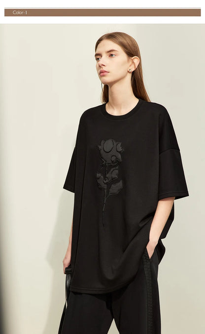 Damen T-Shirts im minimalistischen Stil mit Stickerei und O-Ausschnitt