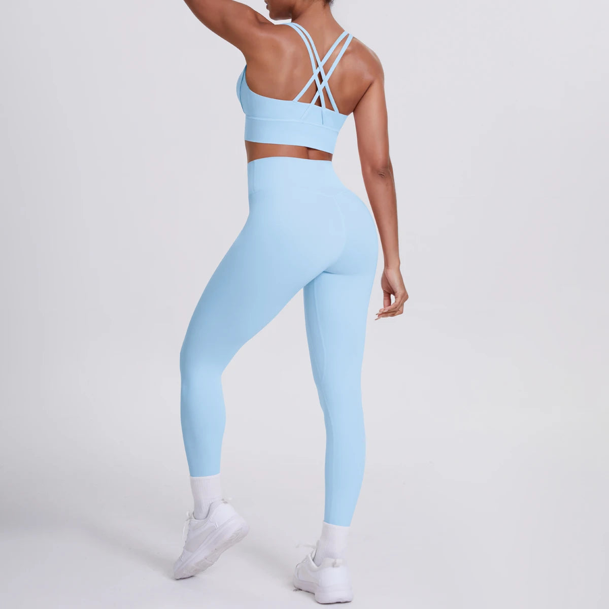 Damen-Fitness-Set: hellblaues High-Waist-Set mit gepolstertem Sport-BH und gekreuzten Trägern