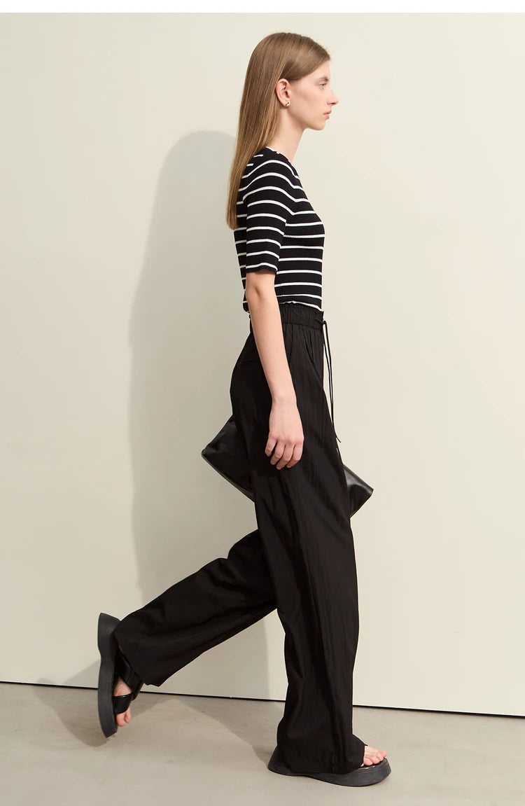 Damen gestreiftes Hemd mit Rundhals und schöner Stickerei für den Sommer