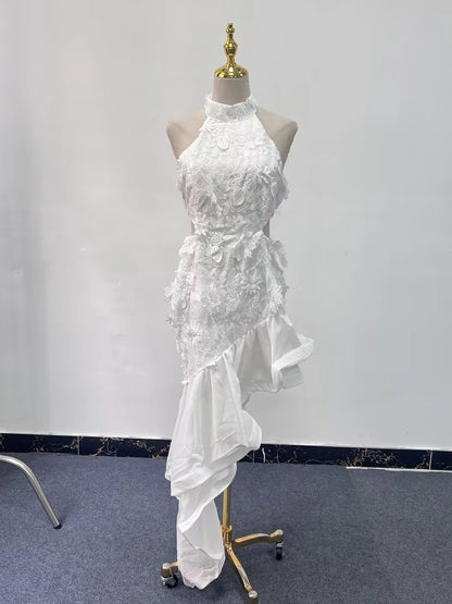 Ärmelloses Damen-Kleid mit Karree-Ausschnitt und 3D-Blumen-Patchwork im Colorblock-Design – figurbetont und stilvoll.