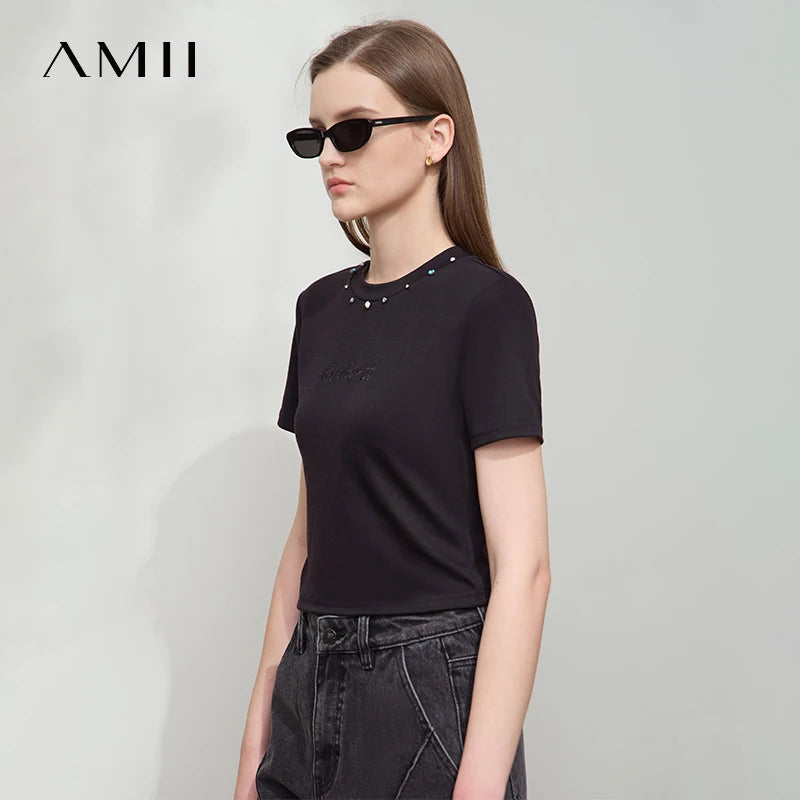 Damen Kurzarm T-Shirt im minimalistischen Design für den Sommer 2025