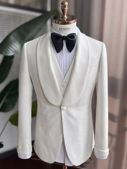 Eleganter Herrenanzug mit braunen Streifen, doppelreihig – ideal für Hochzeiten und festliche Anlässe.
