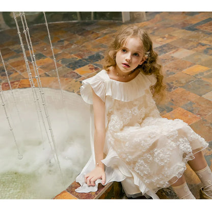 Kurzes Mädchenkleid mit Puffärmeln – ideales Prinzessinnen-Outfit für Sommerfeste und Partys