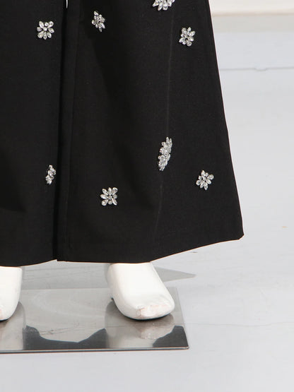 Ärmelloses Damen-Spitzenkleid mit Rundhalsausschnitt und Patchwork-Design – figurbetont und mit Hohldetails.
