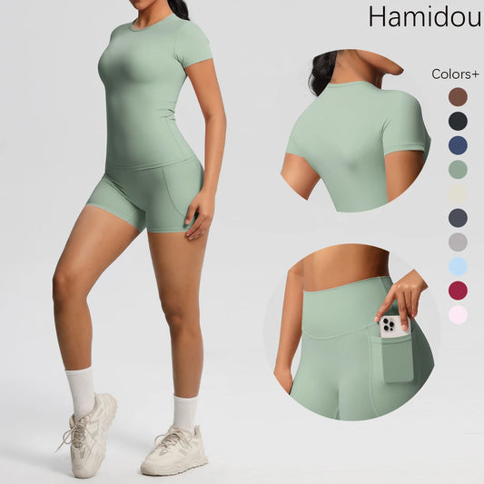 Zweiteiliges Yoga-Set mit Kurzarmshirt und Push-up-Shorts, mintgrün, hoher Sitz