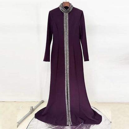 Zweiteiliges Damen-Set mit Stickerei: Langarm-Oberteil mit Reverskragen und hoch taillierte, lange Hose – stilvoll und elegant.
